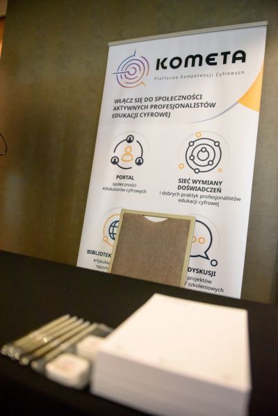 Rejestracja, kuluary, stoiska partnerów i sponsorów - zdjęcie 7