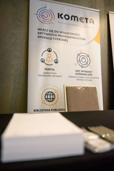 Rejestracja, kuluary, stoiska partnerów i sponsorów - zdjęcie 9