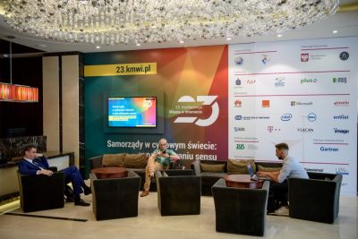 Rejestracja, kuluary, stoiska partnerów i sponsorów - zdjęcie 25