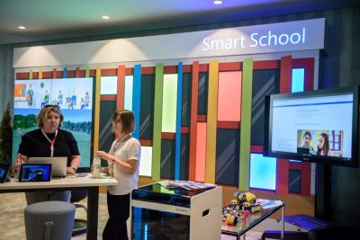 Rejestracja, kuluary, stoiska partnerów i sponsorów - zdjęcie 40