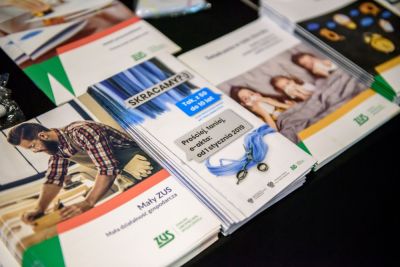 Rejestracja, kuluary, stoiska partnerów i sponsorów - zdjęcie 33