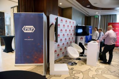 Rejestracja, kuluary, stoiska partnerów i sponsorów - zdjęcie 18