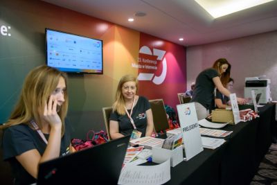 Rejestracja, kuluary, stoiska partnerów i sponsorów - zdjęcie 20