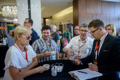 Rejestracja, kuluary, stoiska partnerów i sponsorów - zdjęcie 83