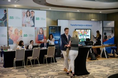 Rejestracja, kuluary, stoiska partnerów i sponsorów - zdjęcie 58