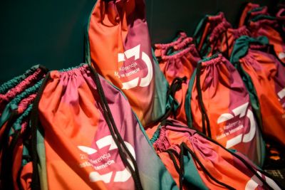 Rejestracja, kuluary, stoiska partnerów i sponsorów - zdjęcie 23