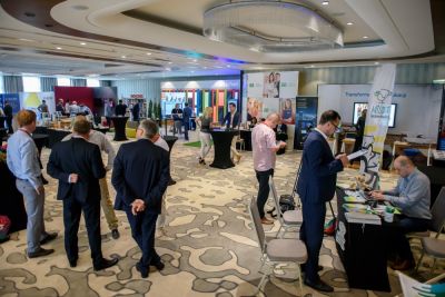 Rejestracja, kuluary, stoiska partnerów i sponsorów - zdjęcie 69