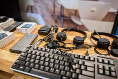 Rejestracja, kuluary, stoiska partnerów i sponsorów - zdjęcie 37