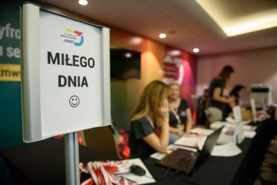 Rejestracja, kuluary, stoiska partnerów i sponsorów - zdjęcie 21