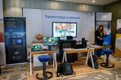 Rejestracja, kuluary, stoiska partnerów i sponsorów - zdjęcie 29