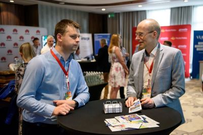 Rejestracja, kuluary, stoiska partnerów i sponsorów - zdjęcie 12