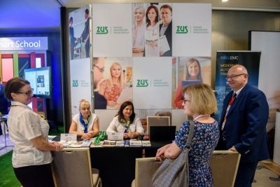 Rejestracja, kuluary, stoiska partnerów i sponsorów - zdjęcie 9