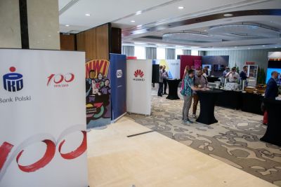 Rejestracja, kuluary, stoiska partnerów i sponsorów - zdjęcie 29