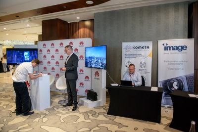 Rejestracja, kuluary, stoiska partnerów i sponsorów - zdjęcie 18