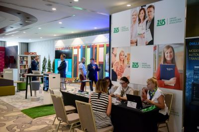 Rejestracja, kuluary, stoiska partnerów i sponsorów - zdjęcie 32