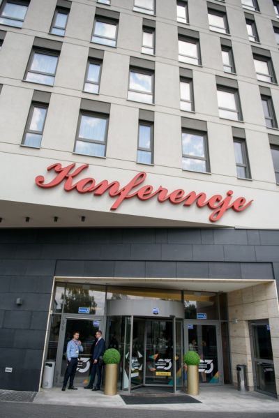 Rejestracja, kuluary, stoiska partnerów i sponsorów - zdjęcie 28