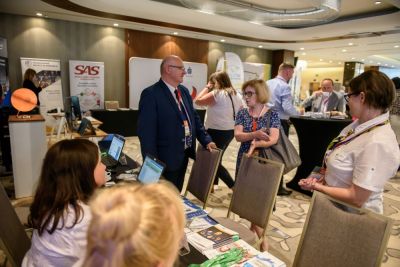 Rejestracja, kuluary, stoiska partnerów i sponsorów - zdjęcie 6