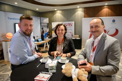 Rejestracja, kuluary, stoiska partnerów i sponsorów - zdjęcie 7