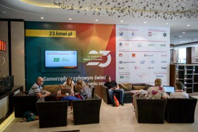 Rejestracja, kuluary, stoiska partnerów i sponsorów - zdjęcie 25