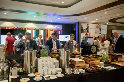 Rejestracja, kuluary, stoiska partnerów i sponsorów - zdjęcie 22