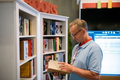 Rejestracja, kuluary, stoiska partnerów i sponsorów - zdjęcie 14