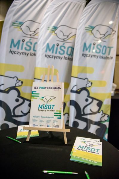 Rejestracja, kuluary, stoiska partnerów i sponsorów - zdjęcie 3